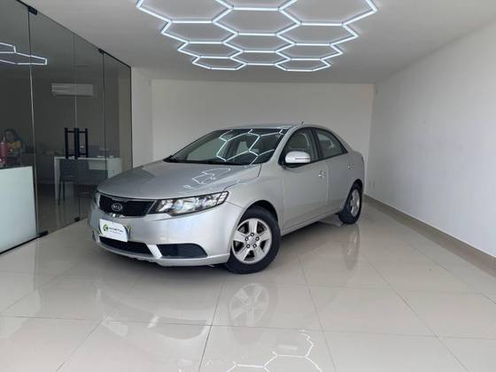 KIA CERATO 1.6 E.213 SEDAN 16V GASOLINA 4P MANUAL